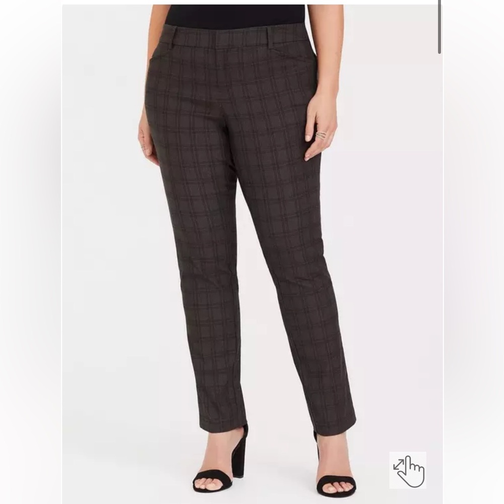 Torrid | Studio Modern Deluxe Stretch | Straight Leg | 18R Black